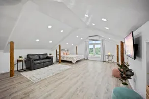 8BR Private Barndominium Getaway + Near Liberty - Image 4