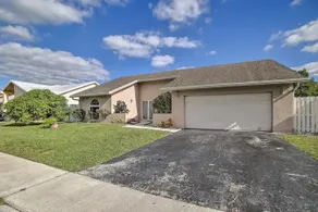 3BR Home w/ Private Pool near Sawgrass Mills Mall - Image 3