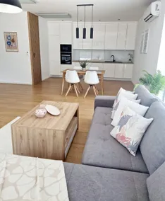Moderný Loft s Terasou v centre mesta Prievidza - Image 4