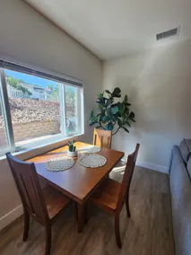 University Guesthouse - Image 2