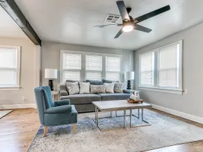 Elegant and spacious half duplex in Plaza district - Image 3