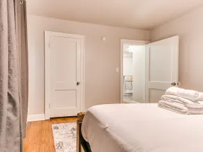 Elegant and spacious half duplex in Plaza district - Image 5