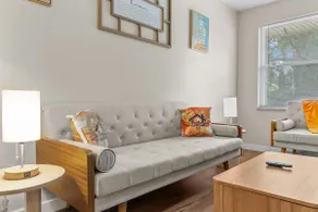 Charming quiet 2 bedroom duplex - Image 3