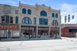 Unit A DWTN Wabash Modern Apartment - Image 4