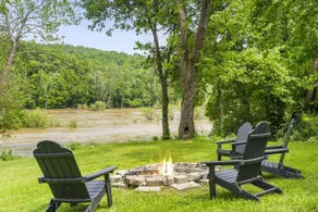 Big Riverfront Cabin (#5) on the James - Sleeps 12 - Image 3