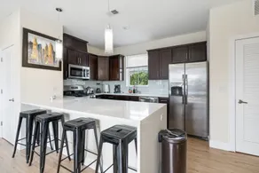 Spacious 3BR/2BA • Quick NYC Access • MetLife Stdm - Image 3