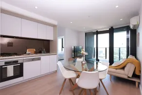 Docklands 2BR With Free Parking | Step To Tram - Image 4