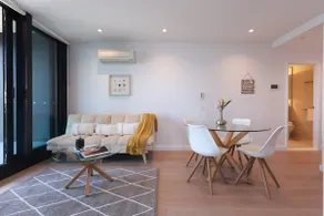 Docklands 2BR With Free Parking | Step To Tram - Image 2