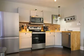 Sunny 3BR Duplex · Perfect Location Downtown - Image 5