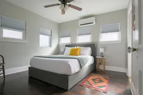 Sunny 3BR Duplex · Perfect Location Downtown - Image 3