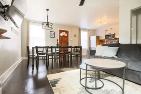 Sunny 3BR Duplex · Perfect Location Downtown - Image 2
