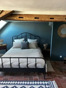Charming house & garden in a medieval town - Image 3