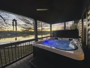 Lakefront Cabin with Hot Tub! - Image 4