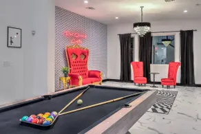 6bdrm Mansion 10min from Strip - Image 2