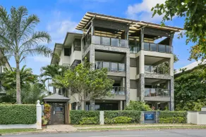 Deluxe Beachfront 2-Bedroom Apartment - Image 4