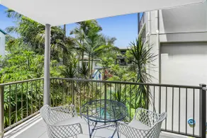 Deluxe Beachfront 2-Bedroom Apartment - Image 5