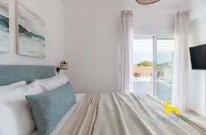 Sun-Splashed Top-Floor APT with Seaview and Jacuzzi! - Image 3
