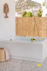 Sun-Splashed Top-Floor APT with Seaview and Jacuzzi! - Image 4