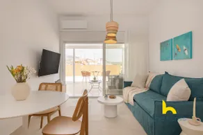 Sun-Splashed Top-Floor APT with Seaview and Jacuzzi! - Image 2