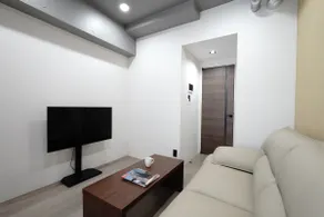 Room 302 | Accommodates 3 Guests - Image 2