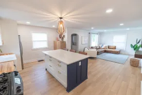 Modern Grandville Abode Foosball/Wi-Fi/10min to GR - Image 4