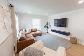 Modern Grandville Abode Foosball/Wi-Fi/10min to GR - Image 2