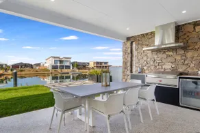 Ultimate Luxury on the waterfront - Image 5