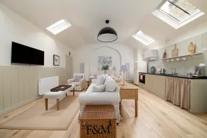 Historic City Centre Mews House Summerhill Square - Image 2