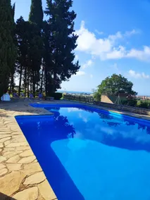 Farmhouse with pool, tennis court. - Image 2