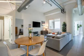 V-Spacious Condo-Rooftop Pool & Spa-Central Locale - Image 2