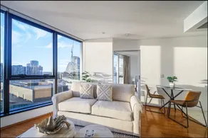 Breathtaking Harbour Views - Image 5