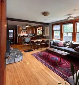 Cozy Apartment with Historic Charm - Image 2