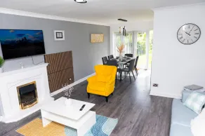 3 Bedroom House Manchester with en-suite Free Wifi and Parking - Image 4
