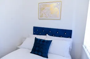 3 Bedroom House Manchester with en-suite Free Wifi and Parking - Image 5