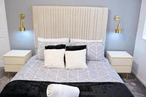 3 Bedroom House Manchester with en-suite Free Wifi and Parking - Image 3