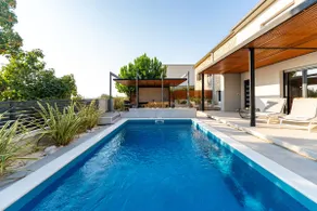 The Light On The Hill-Elegant serenity&heated pool - Image 3