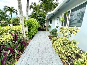 Chic Apartment Near Juno Beach - Image 5