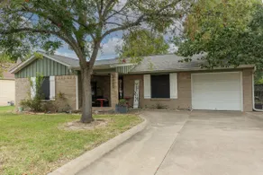 Cozy and Convenient 2 Bdrm, 2 Bath Home - Image 2