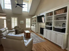 Beautiful, Spacious, and Relaxing Home - Image 5