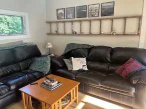 Cozy Creekside Retreat - Image 4