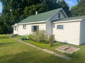 Cozy Creekside Retreat - Image 2
