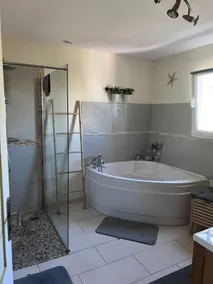 Apartment on the 1st floor of a villa - Image 5
