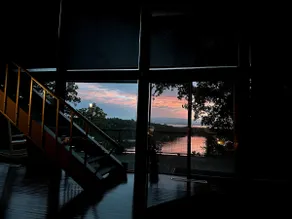 Cozy Sunset Lakehouse - Image 2