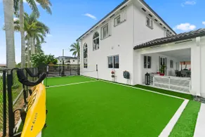 Lakefront Lux Villa w/ Games, Spa, BBQ, Pool & Fun - Image 5