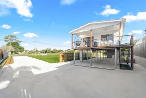 Bay Breeze Beachhouse - Image 3