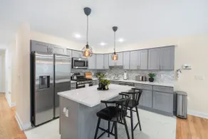 Chic 3BR Home Near Airport FIFA World Cup & NYC - Image 3