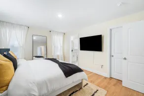 Chic 3BR Home Near Airport FIFA World Cup & NYC - Image 4