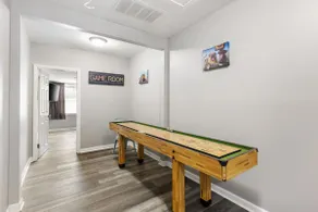 Big Family Getaway - Walk to the Beach! Sleeps 10! - Image 5