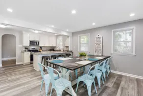 Big Family Getaway - Walk to the Beach! Sleeps 10! - Image 4