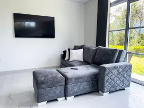 Modern Lounge Anapoima – Views and Comfort - Image 4